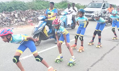 அதிராம்பட்டினத்தில், ரோலர் ஸ்கேட்டிங் நிகழ்ச்சி