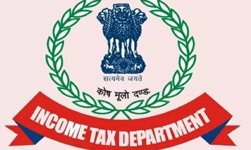 மல்லிகார்ஜூன கார்கே மகன் உதவியாளர் வீட்டில் சோதனை- வருமான வரி அதிகாரிகள் அதிரடி