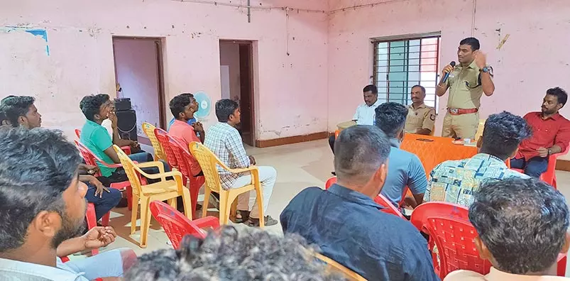 தென்திருப்பேரையில் போலீஸ் சப்-இன்ஸ்பெக்டர் தேர்வுக்கான பயிற்சி அறிமுக கூட்டம் தென்திருப்பேரையில் போலீஸ் சப்-இன்ஸ்பெக்டர் தேர்வுக்கான பயிற்சி அறிமுக கூட்டம்