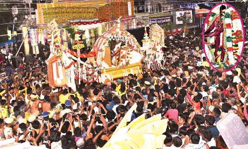 அழகர் மலைக்கு பல்லக்கில் புறப்பட்ட கள்ளழகர்: கோவிந்தா... கோஷத்துடன் வழியனுப்பி வைத்த பக்தர்கள்