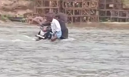 தொடர் மழை காரணமாக வாணியம்பாடி பாலாற்றில் வெள்ளப்பெருக்கு