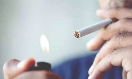 டீக்கடைகளில் புகை பிடிப்பவர்களால் பாதிக்கப்படும் பொதுமக்கள்