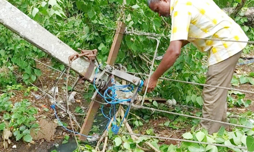 தருமபுரியில் மின் கம்பம் உடைந்ததால் 5 மணி நேரம் மின்சாரம் துண்டிப்பு