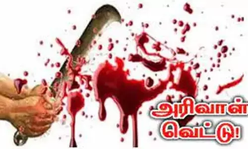 மெக்கானிக்கை அரிவாளால்  வெட்டிய 3 பேர் கும்பல்