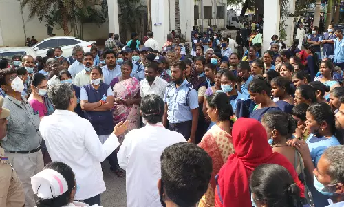 அரசு ஆஸ்பத்திரியில் தூய்மை பணியாளர்கள் மீண்டும் காத்திருப்பு போராட்டம்
