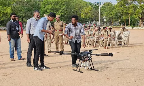 கோவையில் டிரோன் காமிரா மூலம் கண்ணீர் புகை குண்டுகளை வீசி ஒத்திகை