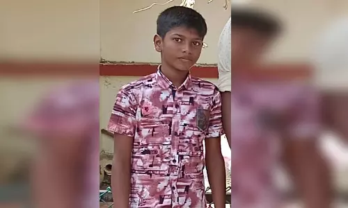 நண்பர்களுடன் ஏரியில் குளிக்க சென்ற பள்ளி மாணவன் நீரில் மூழ்கி பலி