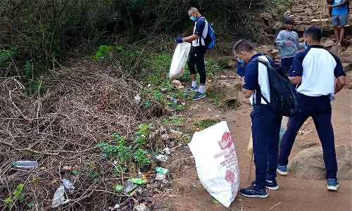 வெள்ளியங்கிரி மலையில் சிவாங்கா பக்தர்களின் தூய்மைப் பணி: கடற்படை அதிகாரிகளும் பங்கேற்பு