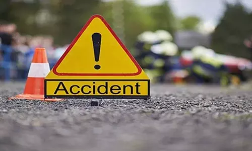 பாகிஸ்தானில் வேன் பள்ளத்தில் கவிழ்ந்து விபத்து: இருவர் பலி, 7 பேர் படுகாயம்