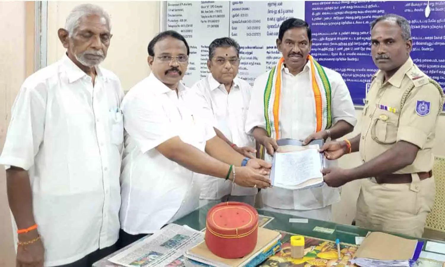 காங்கிரஸ் தலைவருக்கு மிரட்டல் காங்கிரஸ் தலைவருக்கு மிரட்டல்