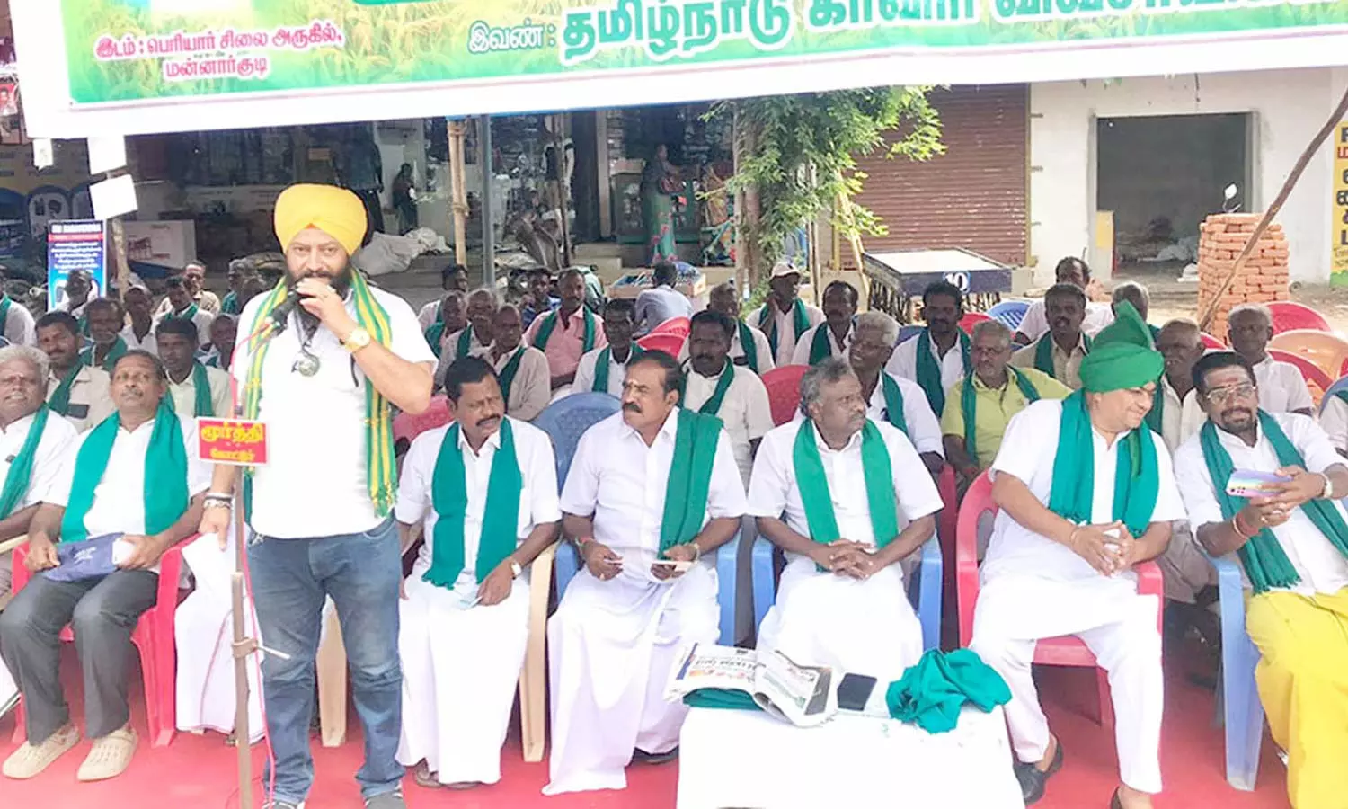 நில ஒருங்கிணைப்பு சட்டத்தை திரும்ப பெறக்கோரி மன்னார்குடியில் விவசாயிகள் உண்ணாவிரத போராட்டம் நில ஒருங்கிணைப்பு சட்டத்தை திரும்ப பெறக்கோரி மன்னார்குடியில் விவசாயிகள் உண்ணாவிரத போராட்டம்