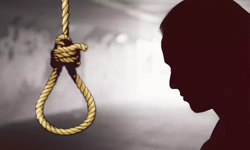 பெண் தூக்குப்போட்டு தற்கொலை