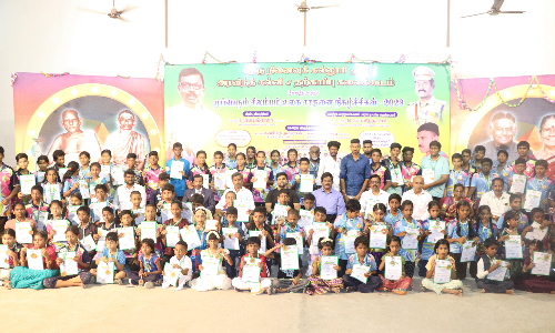 23 மணி நேரம் சிலம்பம் சுற்றிய மாணவிகள்