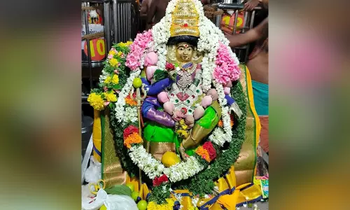 தேனி : வீரபாண்டி கவுமாரியம்மன் கோவில் சித்திரை திருவிழா இன்று தொடக்கம் - பக்தர்கள் உற்சாகம்