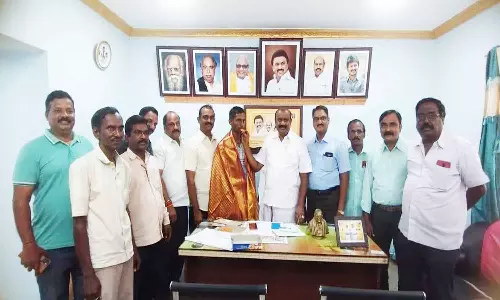 பிளஸ்-2 தேர்வில் முதலிடம் பிடித்த மாணவருக்கு ஒ.ஜோதி எம்.எல்.ஏ. பாராட்டு