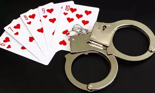 லாட்டரி சீட்டு, சூதாடிய 4 பேர் கைது