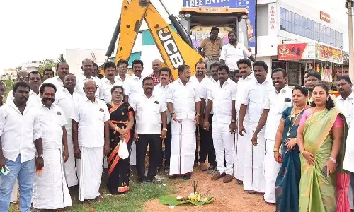 பாளை யூனியன் நொச்சிகுளம் ஊராட்சியில் ரூ.40 லட்சத்தில் குடிநீர் திட்டப்பணிகள் - மாவட்ட பஞ்சாயத்து நிதியில் வி.எஸ்.ஆர்.ஜெகதீஷ் தொடங்கி வைத்தார்