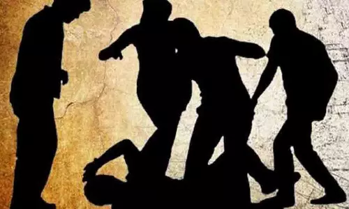 திசையன்விளை அருகே கோஷ்டி மோதல்; 8 பேர் மீது வழக்கு