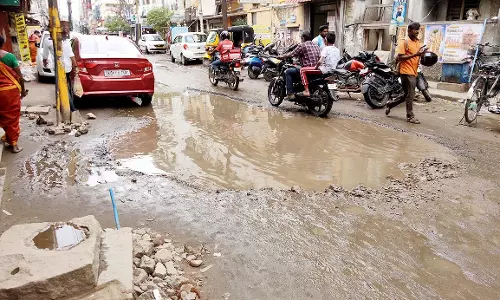 மழையால் சேதமான சாலைகளை சீரமைக்க கோரிக்கை