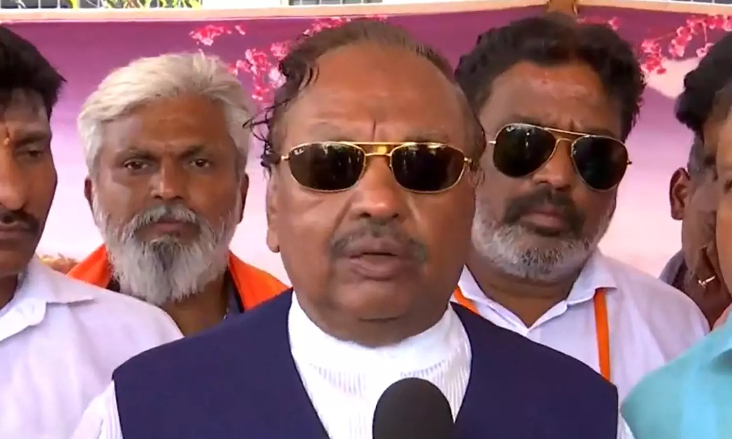 கர்நாடக பாஜக மூத்த தலைவர் கே.எஸ்.ஈஸ்வரப்பா... ... கர்நாடகா சட்டசபை தேர்தல் லைவ் அப்டேட்ஸ்-  பரபரப்பை எகிறச் செய்த தேர்தலுக்கு பிந்தைய கருத்துக் கணிப்புகள்