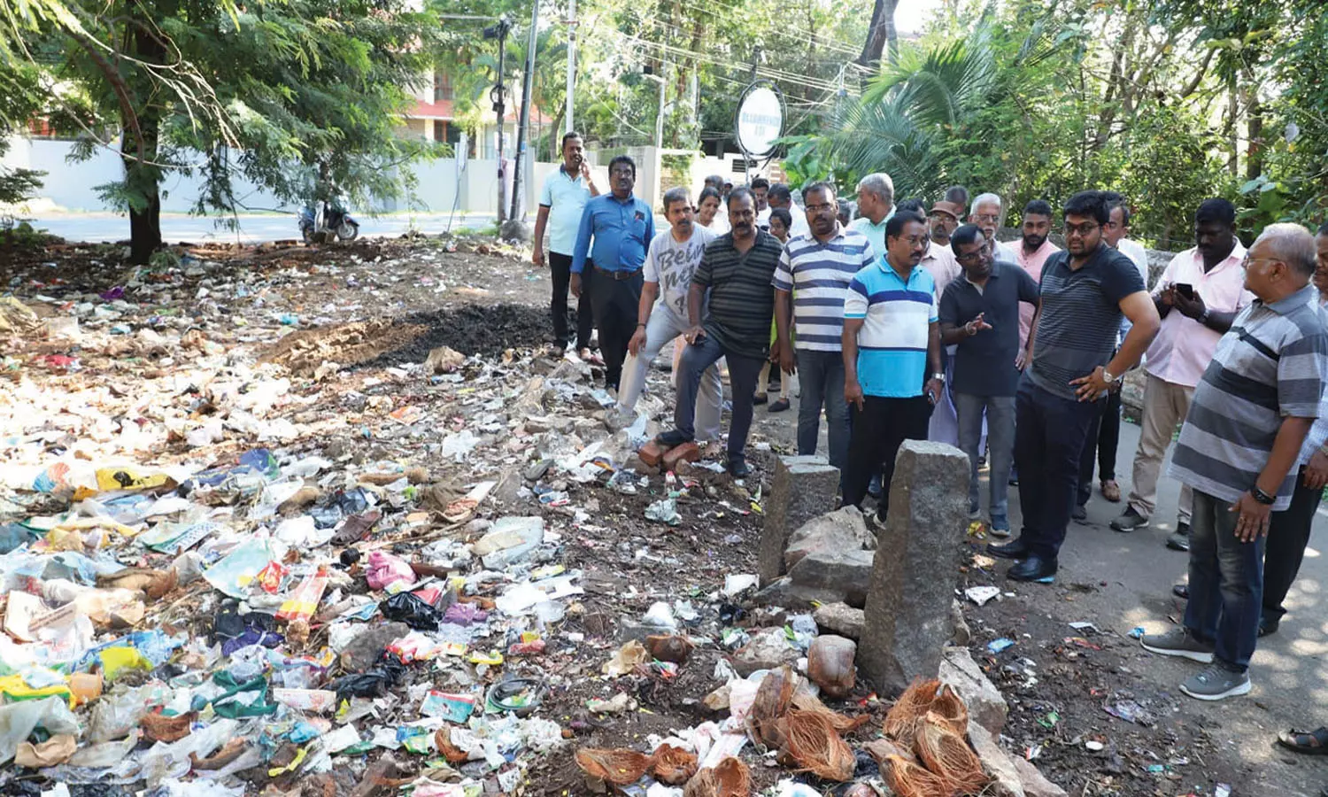 நாகர்கோவில் மாநகர பகுதியில் இறைச்சி கழிவுகளை கழிவு நீர் ஓடையில் விட்டால் கடும் நடவடிக்கை