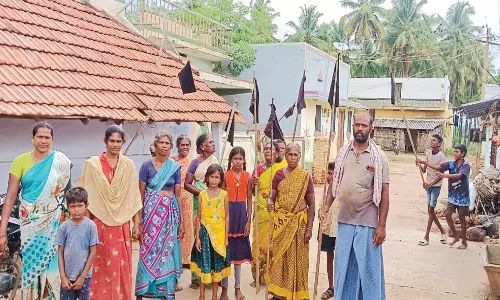 நிலக்கோட்டையில் 5வது நாளாக கருப்பு கொடி போராட்டம்