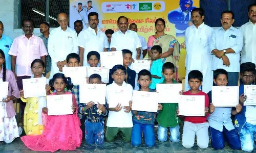 புதுக்கோட்டையில் இலவச பயிற்சி முடித்த சிலம்பம், குத்துசண்டை மாணவர்களுக்கு சான்றிதழ்