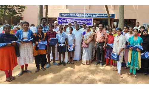 மாணவ-மாணவிகளுக்கு சீருடை  மற்றும் தையல் கூலி