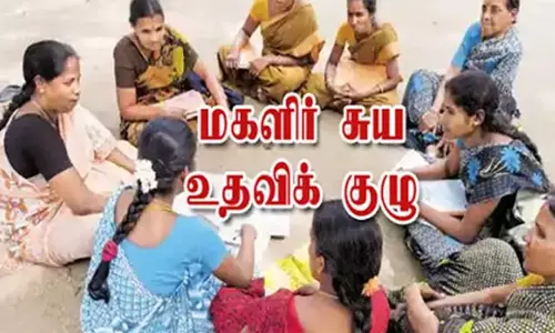 1 முதல் 5 -ம் வகுப்பு குழந்தைகளுக்கு உணவு தயாரிக்கும்  பணியில் மகளிர் சுய உதவி குழுவினர்