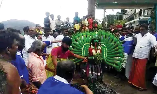 ஊட்டியில் பாக்கிய நகர் மாரியம்மன் கோவிலில் 46-ம் ஆண்டு தேர் திருவிழா