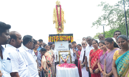 கோவையில் வ.உ.சி.க்கு 7 அடி உயரத்தில் முழு உருவ வெண்கல சிலை- முதலமைச்சர் திறந்து வைத்தார்