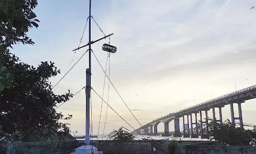 பாம்பனில் 1-ம் எண் புயல் எச்சரிக்கை கூண்டு ஏற்றம்