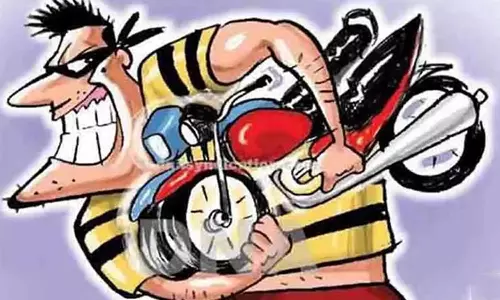 திருட்டு போன 20 மோட்டாா் சைக்கிள்கள் பறிமுதல்; ஒருவர் கைது