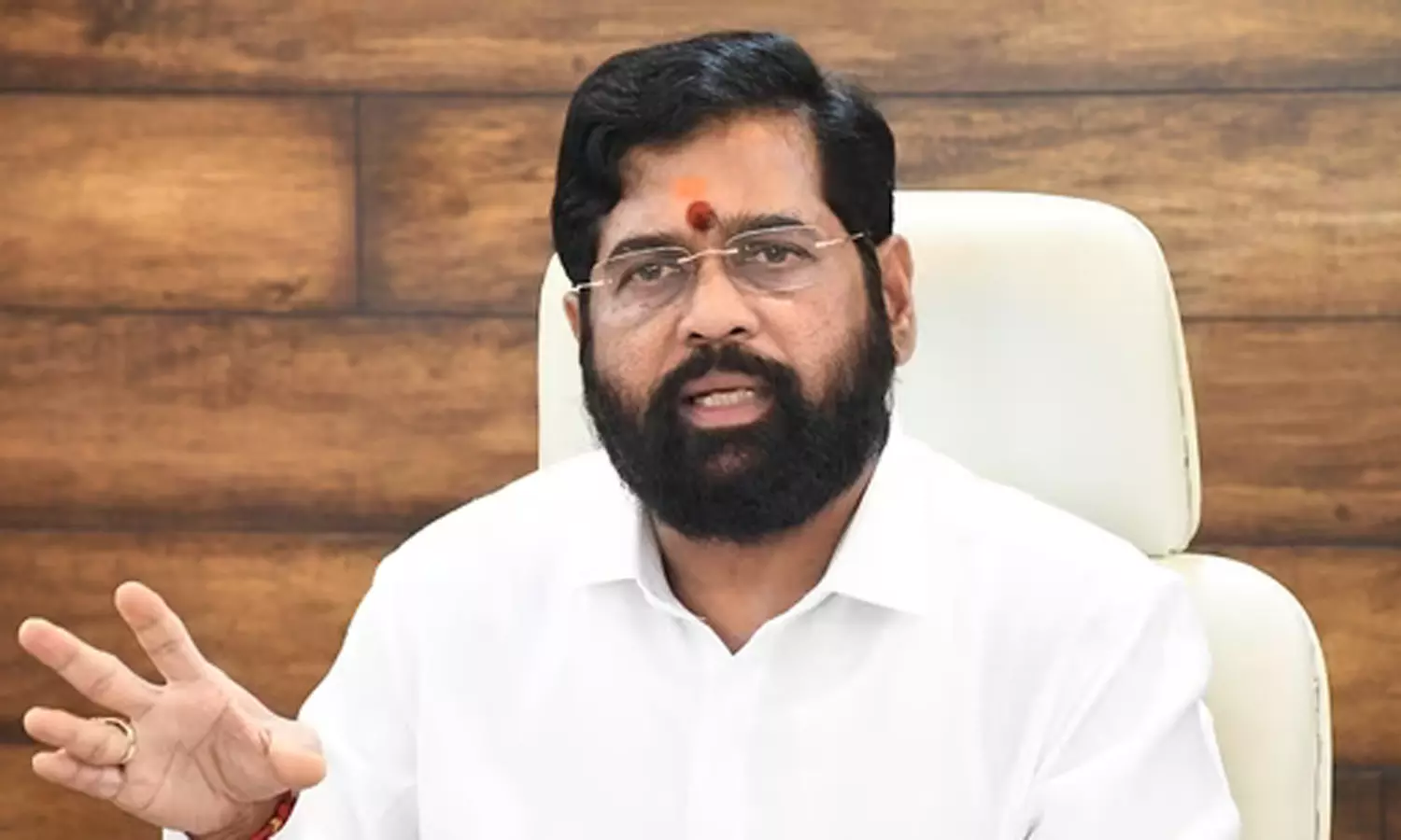 ஏக்நாத் ஷிண்டே தலைமையிலான மகாராஷ்டிர அரசு தப்பியது | Eknath Shinde to  Continue As Maharashtra CM