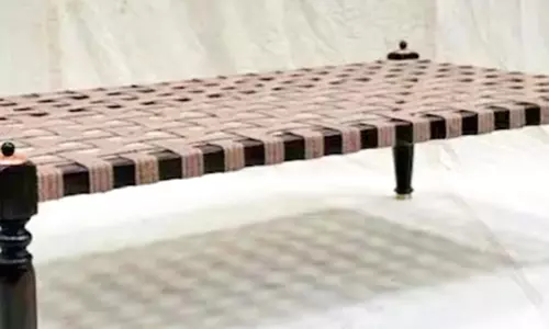 அமெரிக்காவில் ரூ.1 லட்சத்திற்கும் மேல் விற்கப்படும் கட்டில்