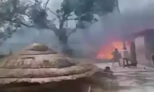 குடிசைகளில் தீப்பிடித்து விபத்து- 4 குழந்தைகள் உள்பட 5 பேர் உடல் கருகி உயிரிழப்பு