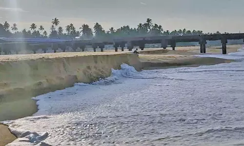 குளச்சலில் இன்றும் 3-வது நாளாக கடல் சீற்றம் நீடிப்பு