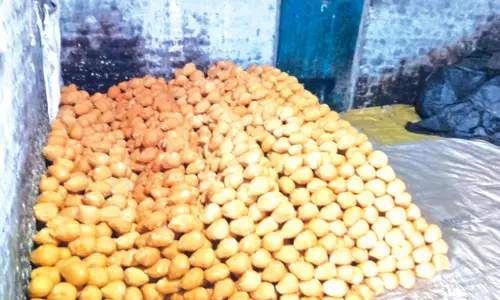 பிலிக்கல்பாளையம் ஏல சந்தையில்வெல்லம் வரத்து அதிகரிப்பால்  விலை வீழ்ச்சி