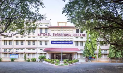 கோவில்பட்டி நேஷனல் கல்லூரியில்  சிறப்பு வழிகாட்டு சேவை மையம்