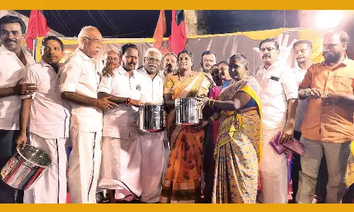 தி.மு.க. சார்பில் நலத்திட்ட உதவிகள் வழங்கல்