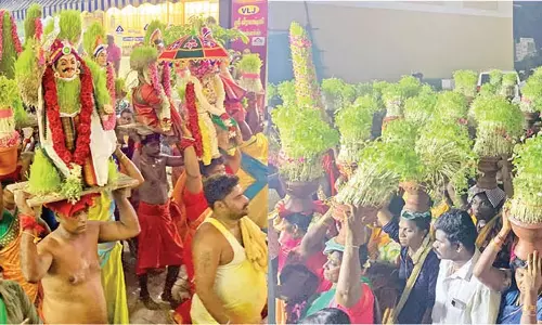 கோவில்பட்டி பத்திரகாளி அம்மன் கோவில் சித்திரை திருவிழா முளைப்பாரி ஊர்வலம்