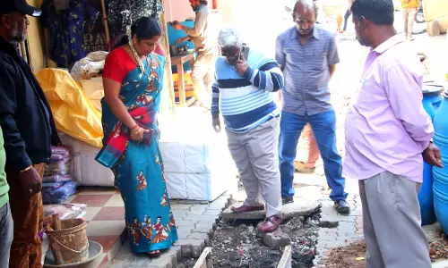 ஊட்டியில் நகராட்சி கமிஷனர் ஆய்வு