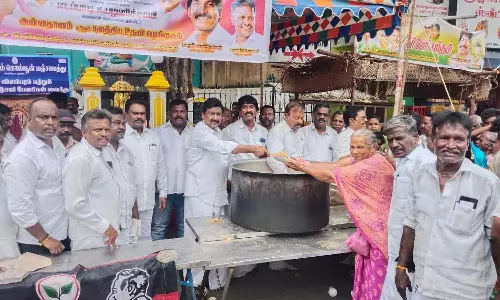 அரியாங்குப்பத்தில் நலதிட்ட உதவி வழங்கி கொண்டாட்டம்