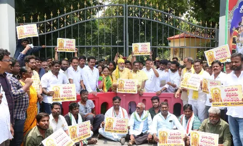 திருப்பதி கோவிலில் பாதுகாப்பு குறைபாடு கண்டித்து ஆர்ப்பாட்டம்