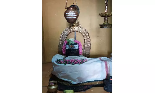 சங்கமேஸ்வரர்,  சகஸ்ரலிங்கேஸ்வரர் சாமிகளுக்கு தாரா பாத்திரம் மூலம் ஜல அபிஷேகம்