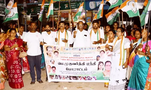 ஓசூரில் மகளிர் காங்கிரஸ்  மெழுகுவர்த்தி ஏந்தி ஆர்ப்பாட்டம்