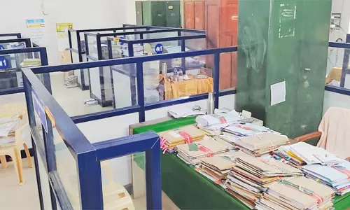 சேலம் மாவட்டத்தில் ஊரக வளர்ச்சித்துறை அலுவலர்கள் விடுப்பு எடுத்து போராட்டம்