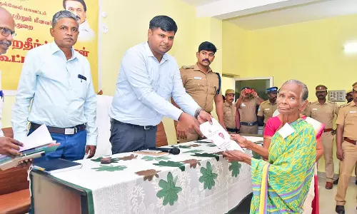 ராதாபுரத்தில் மீனவர் குறைதீர்க்கும் நாள் கூட்டம் - கலெக்டர் கார்த்திகேயன் பங்கேற்பு