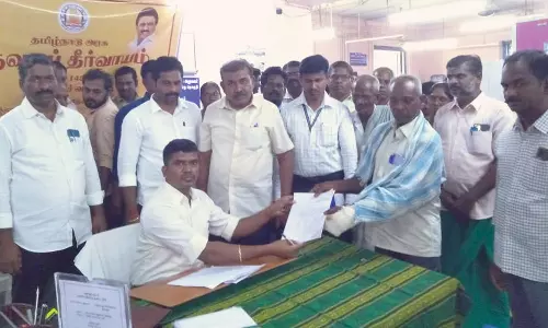 பொதுமக்கள் அளிக்கும்  மனுக்களுக்கு உடனுக்குடன் தீர்வு