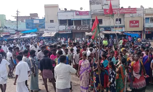 நத்தம் அருகே ஜல்லிக்கட்டுக்கு அனுமதி மறுத்ததால் பொதுமக்கள் சாலை மறியல்